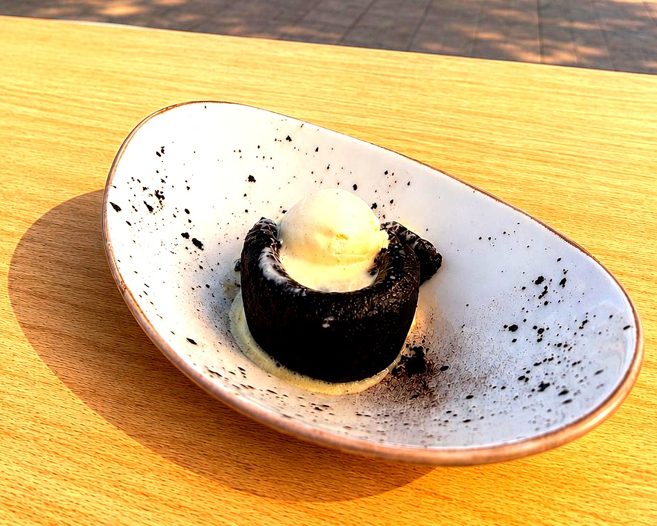 Coulant de chocolate con helado de vainilla